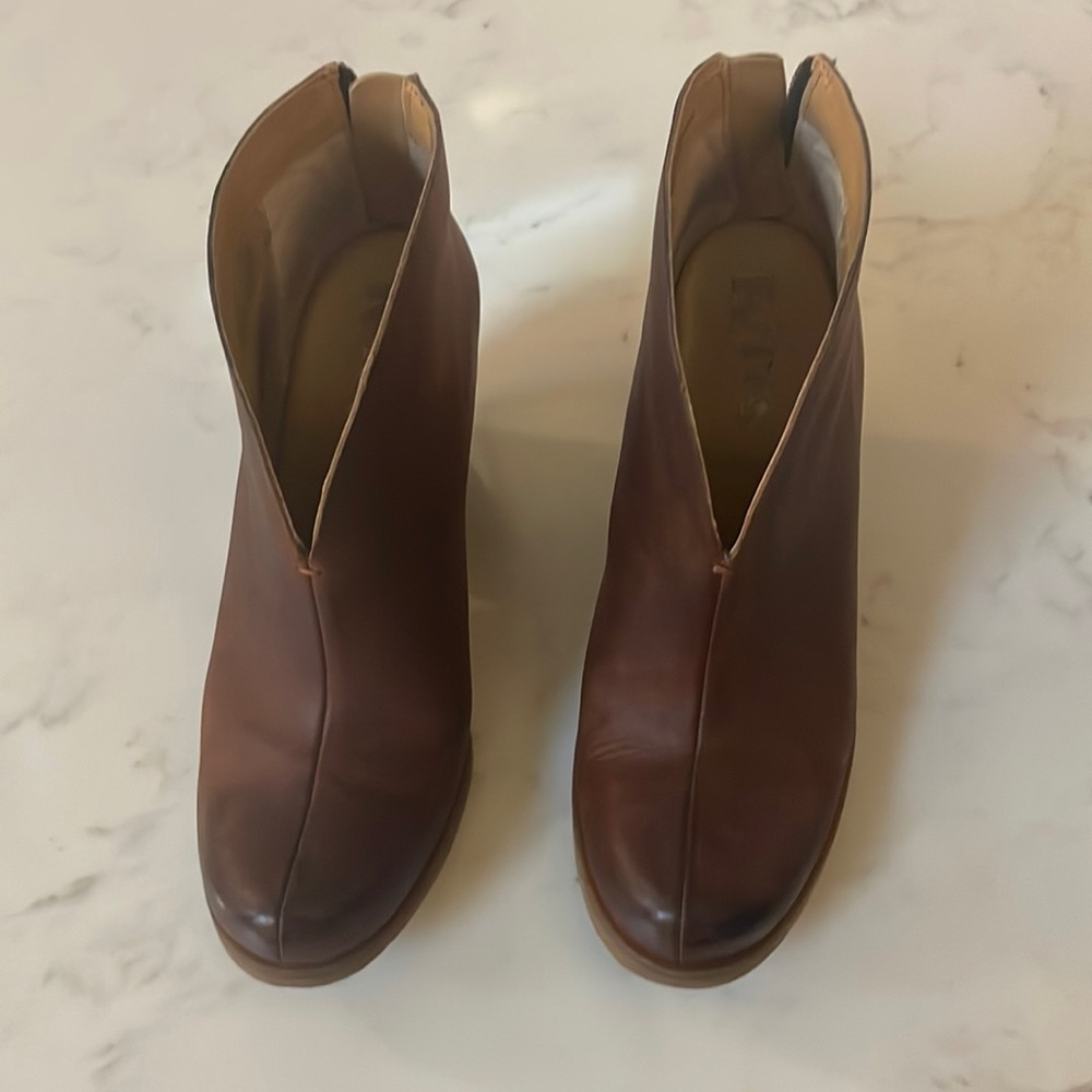 Korks 7.5 leather booties